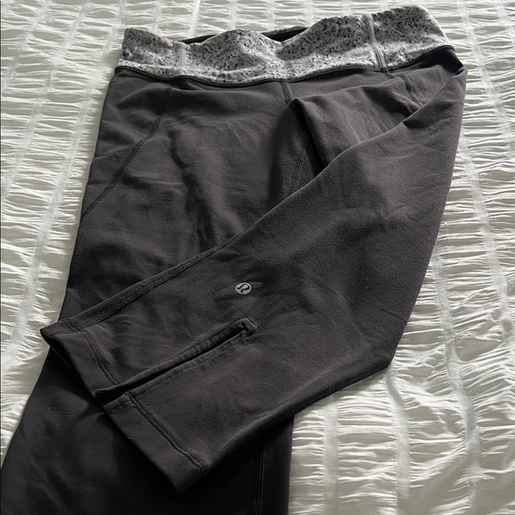 lululemon athletica Other - Lululemon Grey Cropped Leggings with Speckled Waistband Size 8